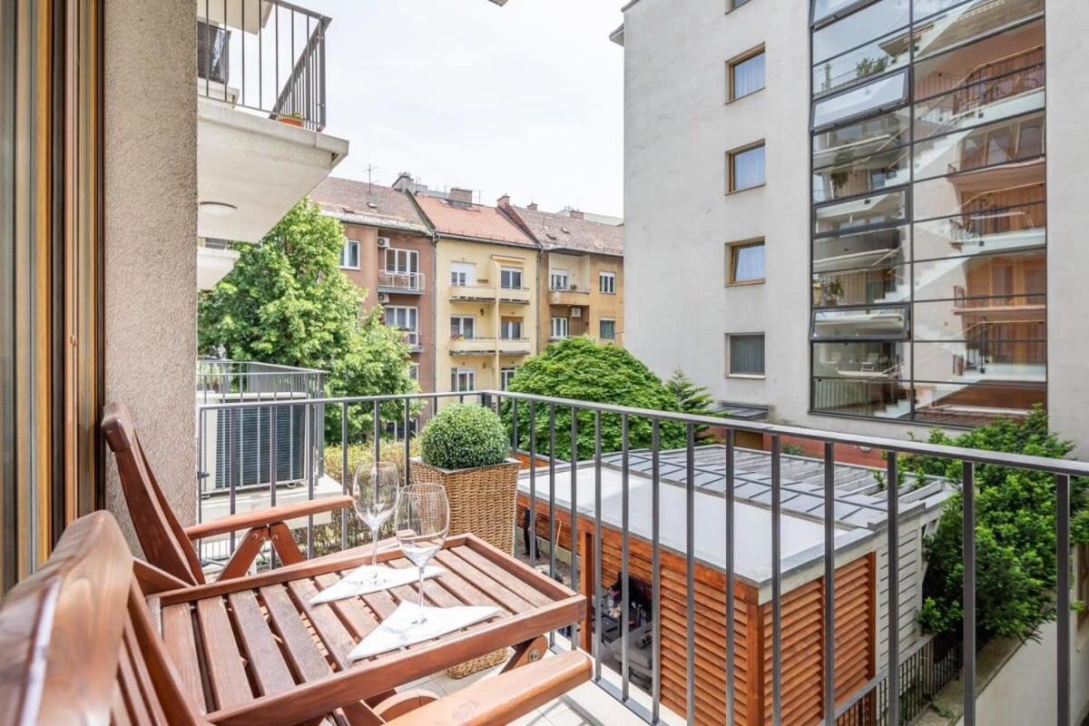 Homey Apartment With Ac And Balcony Budapest Exterior foto